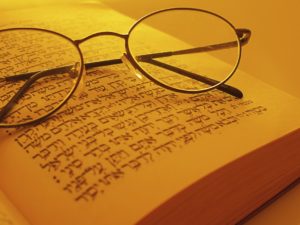 Glasses-and-Torah-Jewish-schools1-1068x801